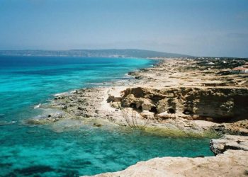 La zona donde han sucedido los hechos, en los acantilados de Cala en Baster de Formentera. Ein Reisender