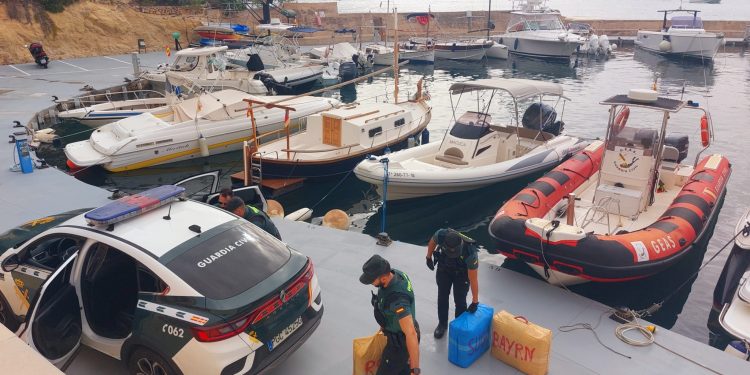 Parte de los fardos descargados en Calvià. Foto Guardia Civil.