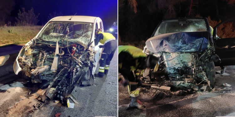 Así han quedado los dos vehículos implicados en el accidente: siniestro total. Fotos Bombers d'Eivissa