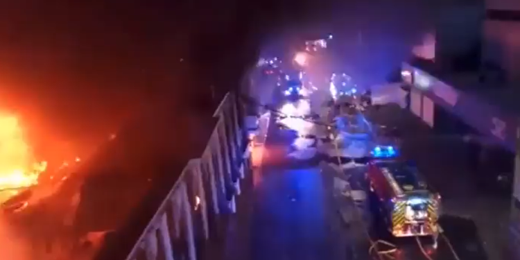 Captura de un vídeo que circula en redes sociales del momento del devastador incendio.