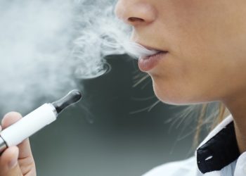 El vapeo entre menores de edad se ha convertido en un problema de salud pública. Imagen OCU