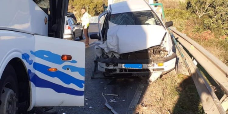 El coche siniestrado ha quedado siniestro total y ha sido retirado por un equipo de Grúas Ibiza.