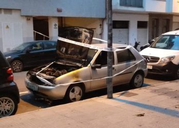 Coche incendiado. Foto Bombers d'Eivissa