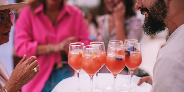 Cócteles para celebrar el Pinktober contra el cáncer de mama.