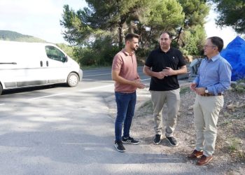 El PSOE denuncia el mal estado de las paradas de autobús en Ibiza