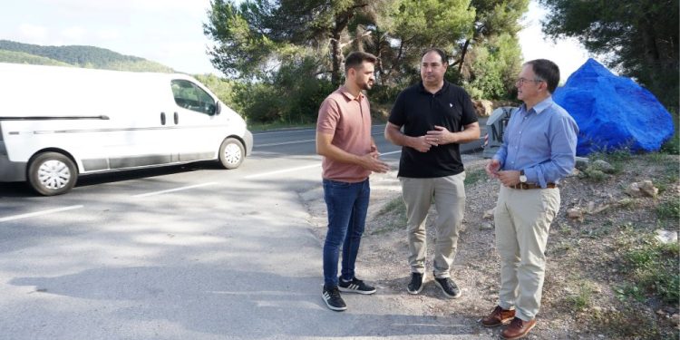 El PSOE denuncia el mal estado de las paradas de autobús en Ibiza