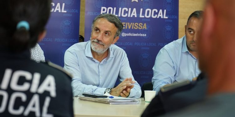 Carlos Fernández, la persona que revolucionó el canal @policia