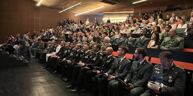 Los agentes en el acto que se ha celebrado hoy en Jesús
