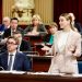 El ibicenco Toni Costa, sentado, junto a Marga Prohens en una sesión del Parlament.