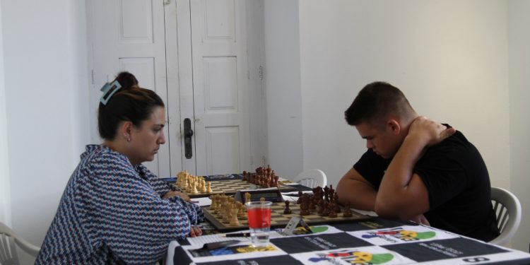 Partida en juego durante uno de los torneos. Foto: Ibiza Chess Festival