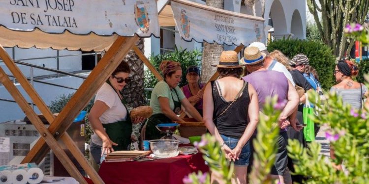 Imagen del Mercado Artesanal y Ecológico de Sant Josep. Foto: Santjosep.net