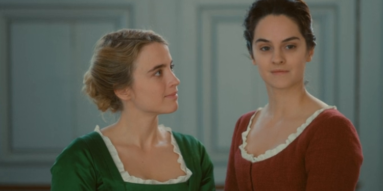 Fotograma de 'Retrato de una mujer en lllamas' de Céline Sciamma con Adèle Haenel y Noémi Merlant.