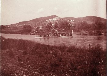 El río de Santa Eulària en los años 20, cuando corría el agua abundante e incluso navegaban barcos. Imagen de Josep Ferrer Sala, ahora propiedad del Ayuntamiento de Santa Eulària.