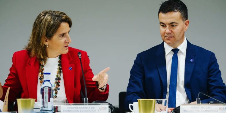 Teresa Ribera y Héctor Gómez en una imagen de archivo.