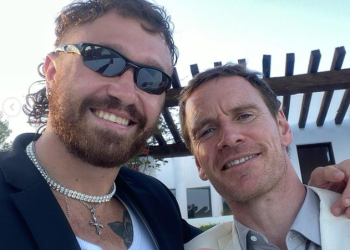 Trott Matter ha compartido en sus redes esta imagen en una boda con Michael Fassbender en Ibiza. Instagram Trott Matter