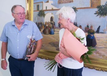 Roger y Hazel Tebbutt en el Ayuntamiento de Sant Antoni.