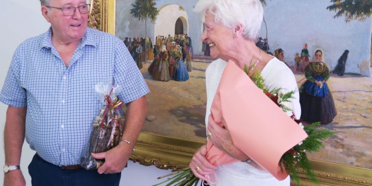 Roger y Hazel Tebbutt en el Ayuntamiento de Sant Antoni.