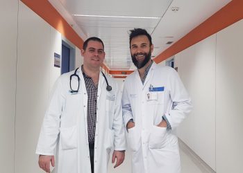 A la izquierda el Dr. Urbicio Pérez y  la derecha, el Dr. Carlos Rodríguez Franco.