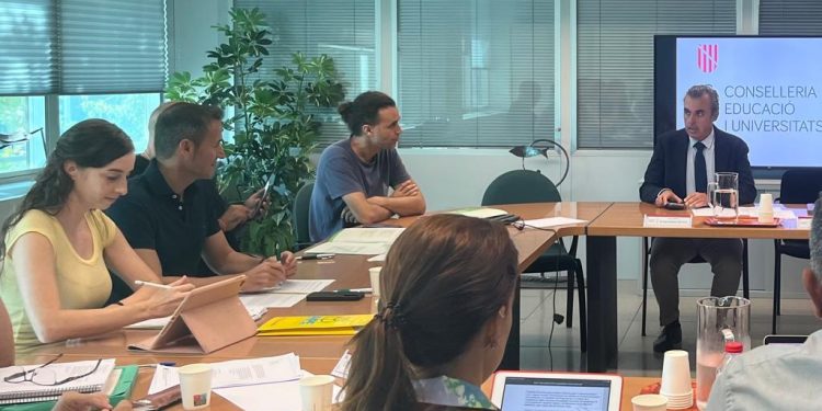 Un momento de la reunión con el conseller. ANPE