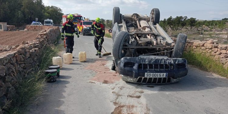 Imagen del automóvil volcado en Formentera.