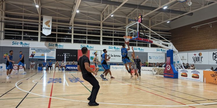 Imagen de un partido del CB Sant Antoni. Foto: Class Bàsquet Sant Antoni
