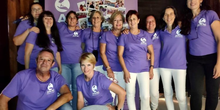 Miembros de la asociación, en la gala benéfica. Foto: Apaac