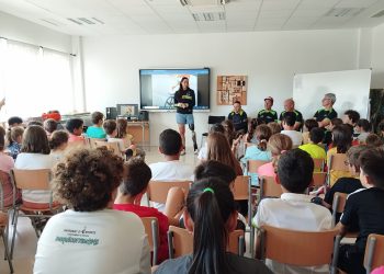 Una de las conferencias impartidas en los colegios. Foto: Ayuntamiento de Sant Antoni