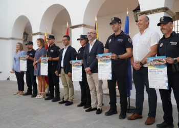 Alcaldes, concejales y jefes de Policía de los cinco ayuntamientos en la presentación. Foto: Ayuntamiento de Ibiza