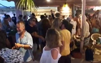 Imagen de archivo de una fiesta ilegal en Platges de Comte.