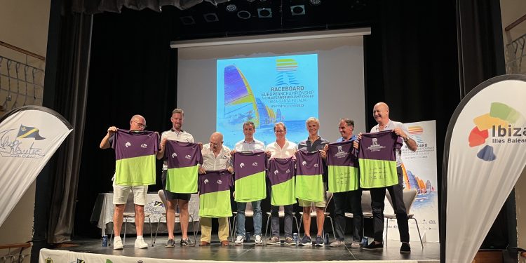 Imagen de la presentación del torneo, celebrada este domingo. Foto: Club Náutico Santa Eulalia.
