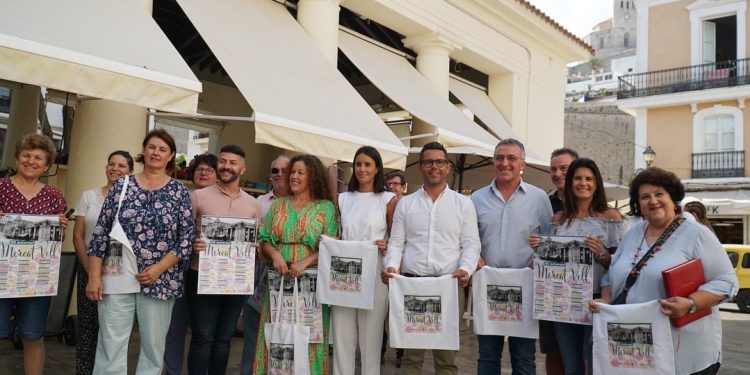 La presentación de las actividades por el aniversario ha contado con autoridades y comerciantes de la zona.