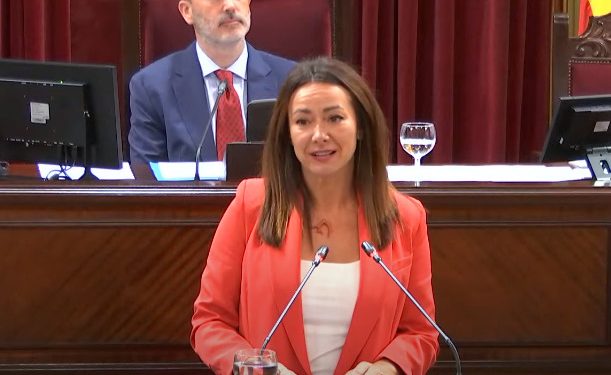 La consellera Marta Vidal, durante su intervención. Foto: Parlament.
