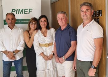 Algunos de los participantes en la asamblea, entre ellos el presidente, Pep Mayans. Foto: PIMEF