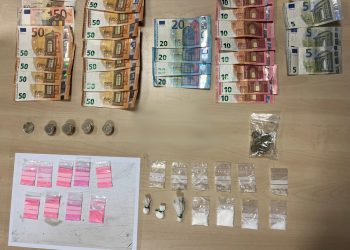 Sustancias y dinero incautado en esta detención. Foto Policía Nacional
