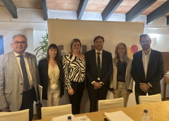 Verónica Castelló, segunda por la izquierda de la imagen y Carmen Ferrer, segunda por la derecha, representan a Formentera y a Ibiza en el consejo de la Felib.