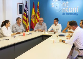 Un momento de la reunión celebrada a mediodía. Foto: Ayuntamiento de Sant Antoni