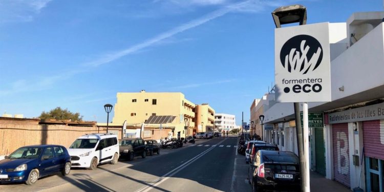 Señalización de Formentera.eco en la Savina, en una imagen de archivo.