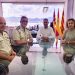 Imagen de la visita del comandante general de Baleares, Fernando Luis Gracia, y el coronel Jesús de Quiroga. Foto: Ayuntamiento de Sant Antoni