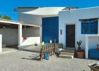 La sede de Universal Mandala en la Vénda d’Arabí de Dalt  que fue cerrada, expedientada y multada por diversas irregularidades por el Ayuntamiento de Santa Eulària,.