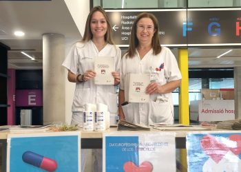 Mesa informativa instalada hoy en el Hospital Can Misses.