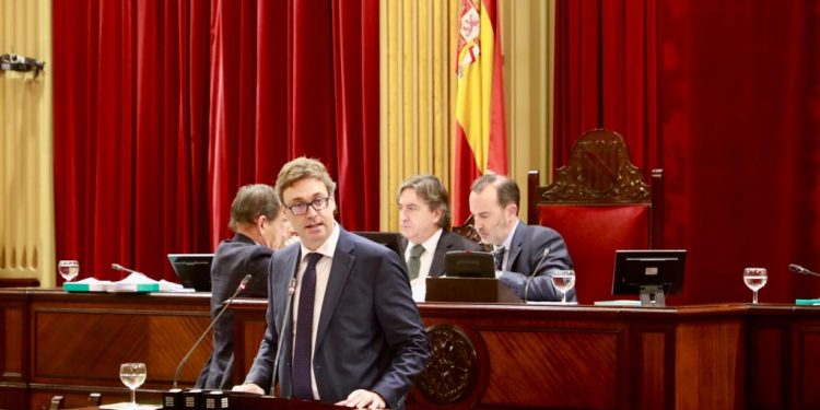 El conseller Toni Costa ha explicado hoy los cambios fiscales en el Parlament
