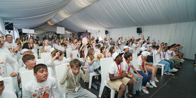 Una de las pruebas de la Setmana del Mar en la carpa del CNSA.