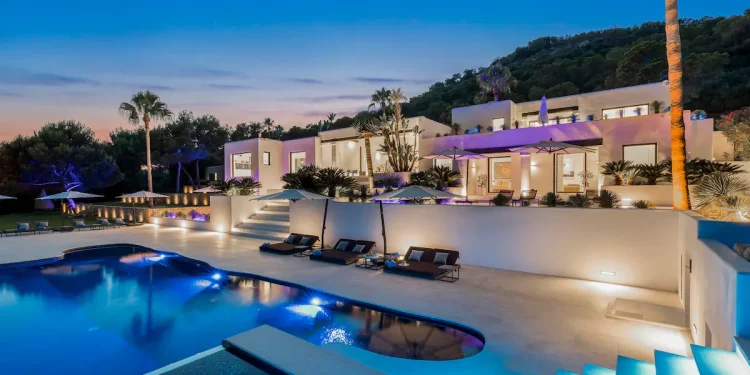Una de las viviendas en Ibiza de Airbnb Luxe. FOTO: Airbnb.com