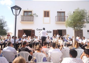 Banda juvenil de l'Escola de Música en un concierto en Formentera