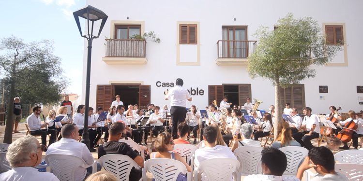 Banda juvenil de l'Escola de Música en un concierto en Formentera