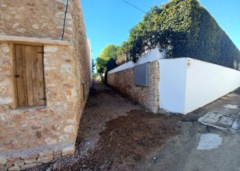 El camino, recuperado una vez desinstalados los cierres ilegales.