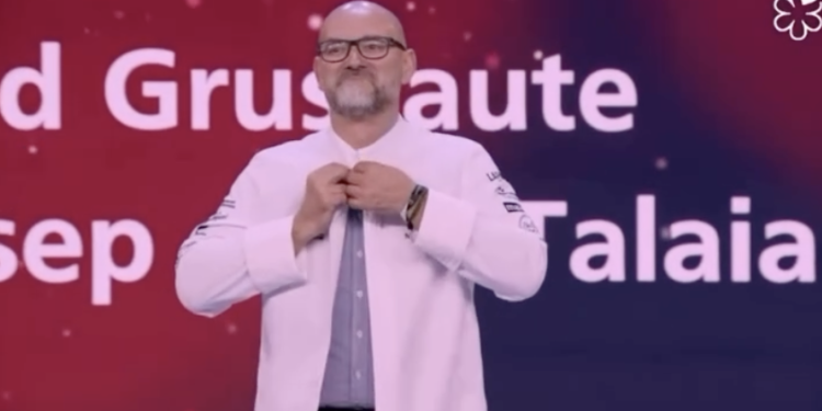 David Grussaute de Unic se coloca su chaquetilla de Estrella Michelin en la gala de hoy