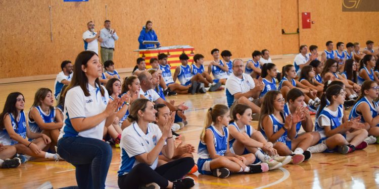 Un momento de la presentación de los equipos del Cric Ses Salines.