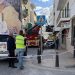 Un momento de la actuación de bomberos en Sant Antoni para evacuar a un paciente. Fotos Bombers d'Eivissa