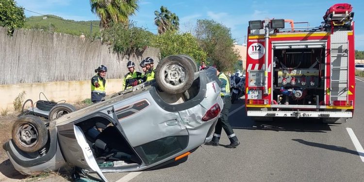 Vehículo en el lugar de los hechos. Foto Bombers d'Eivissa
